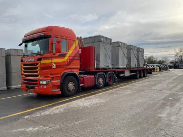 Bemutrans vrachtwagen met Betonputten